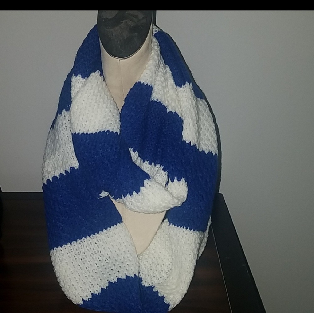 ❤NWT Beautiful infinity scarf ❤